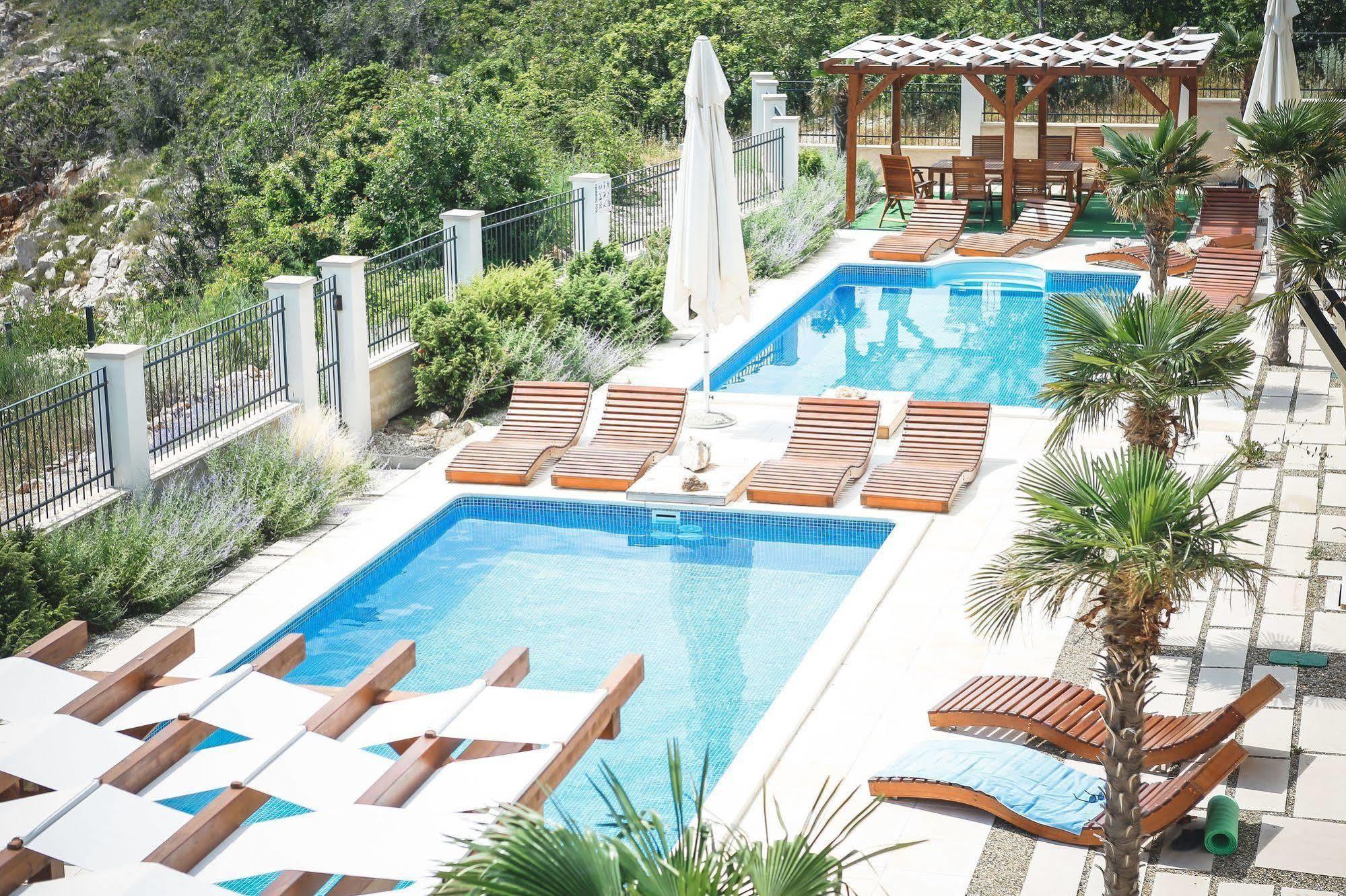 Apartments Poville Residence Povile Bagian luar foto